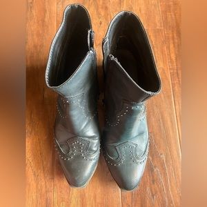 Ankle boots